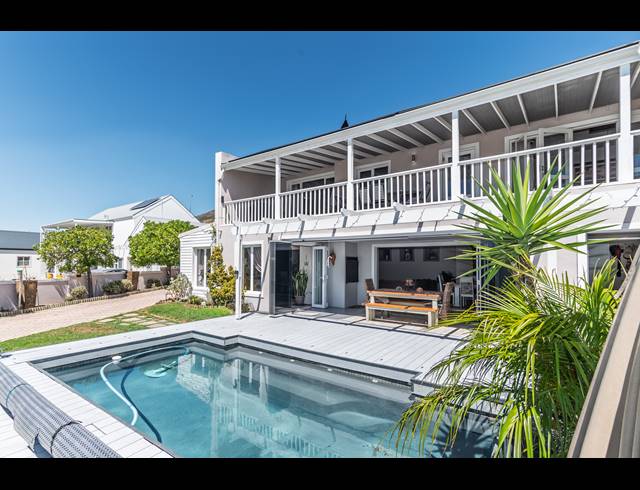 4 BEDROOM FREEHOLD FOR SALE IN BLUEWATER ESTATE
